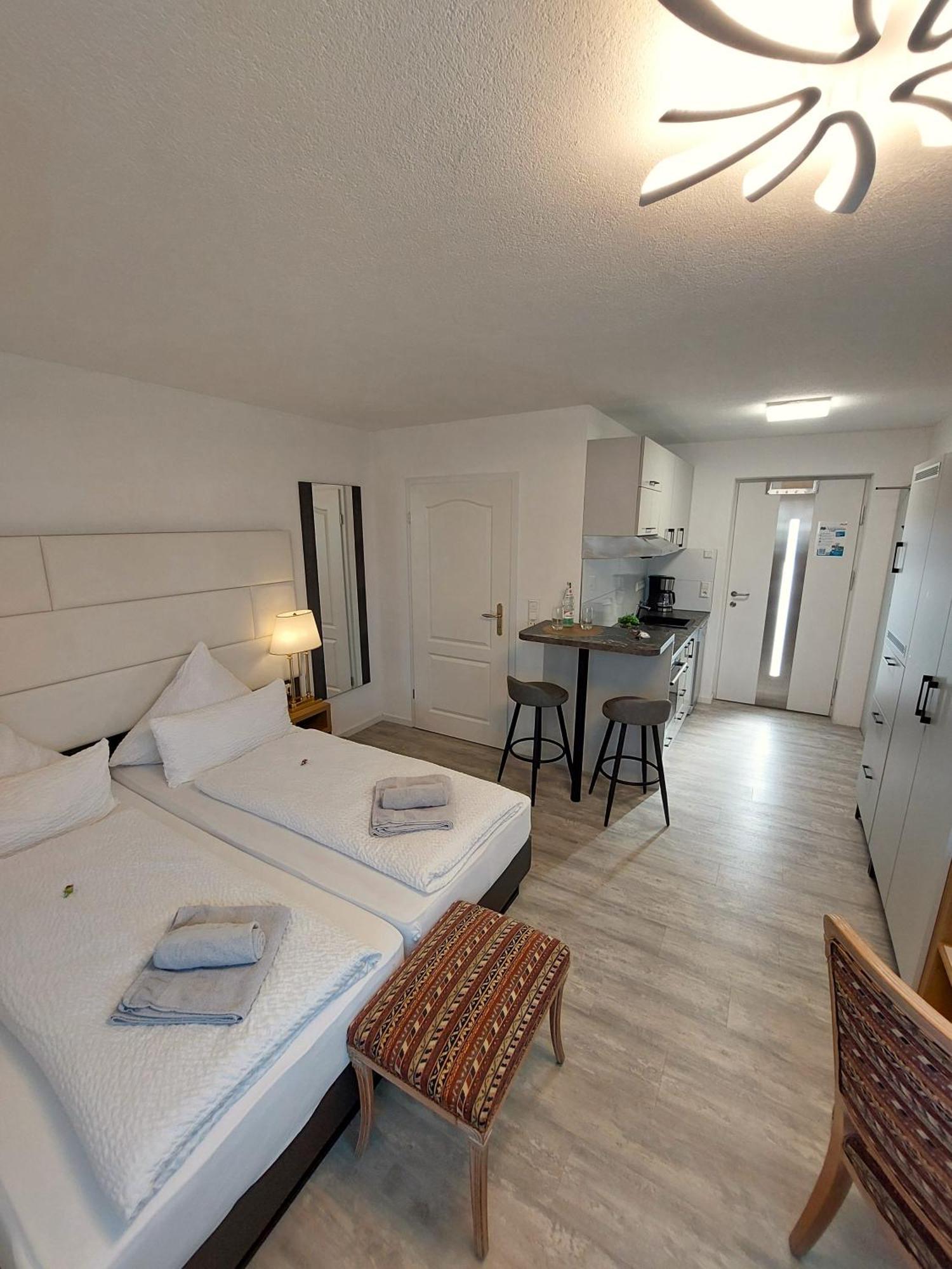 Bodensee Sunshine Zimmer & Apts. Ульдинген-Мюльхофен Экстерьер фото