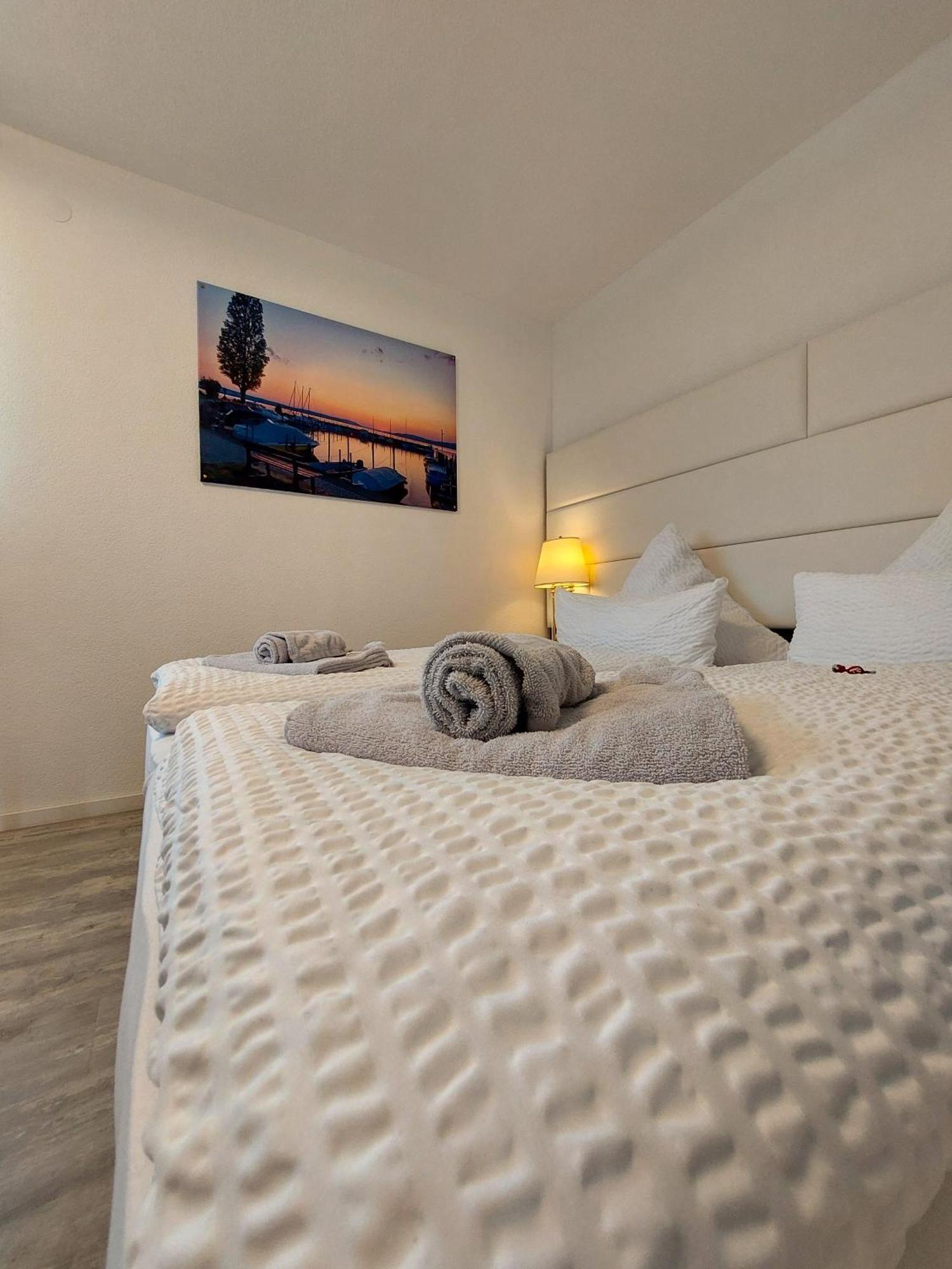 Bodensee Sunshine Zimmer & Apts. Ульдинген-Мюльхофен Экстерьер фото