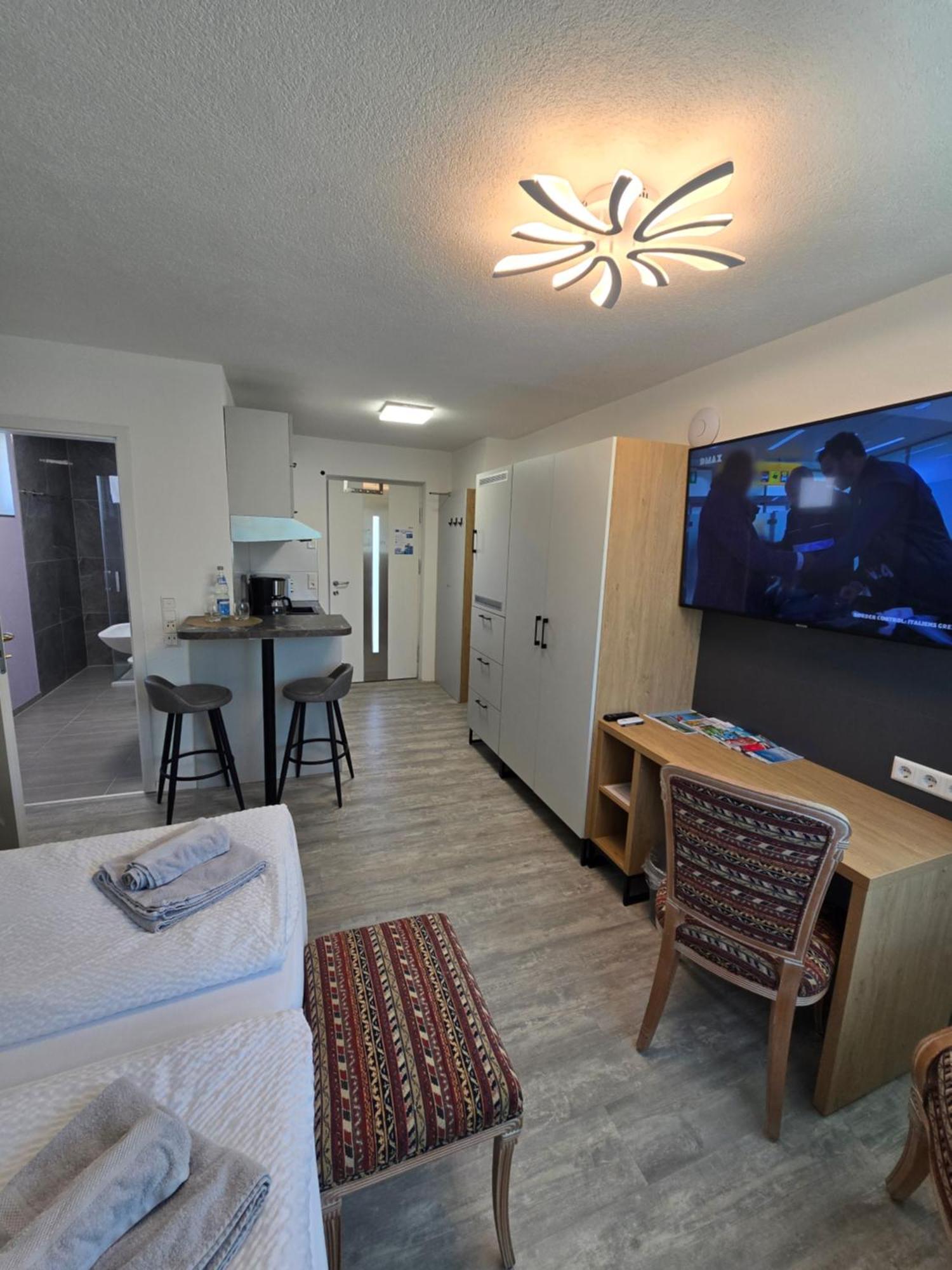 Bodensee Sunshine Zimmer & Apts. Ульдинген-Мюльхофен Экстерьер фото