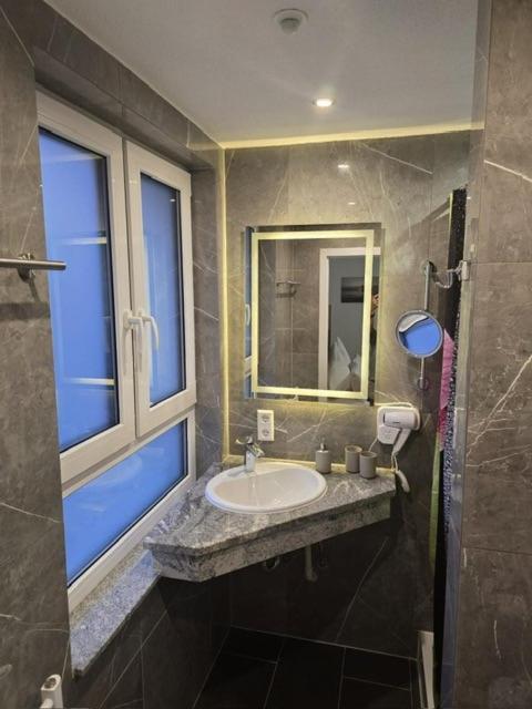 Bodensee Sunshine Zimmer & Apts. Ульдинген-Мюльхофен Экстерьер фото