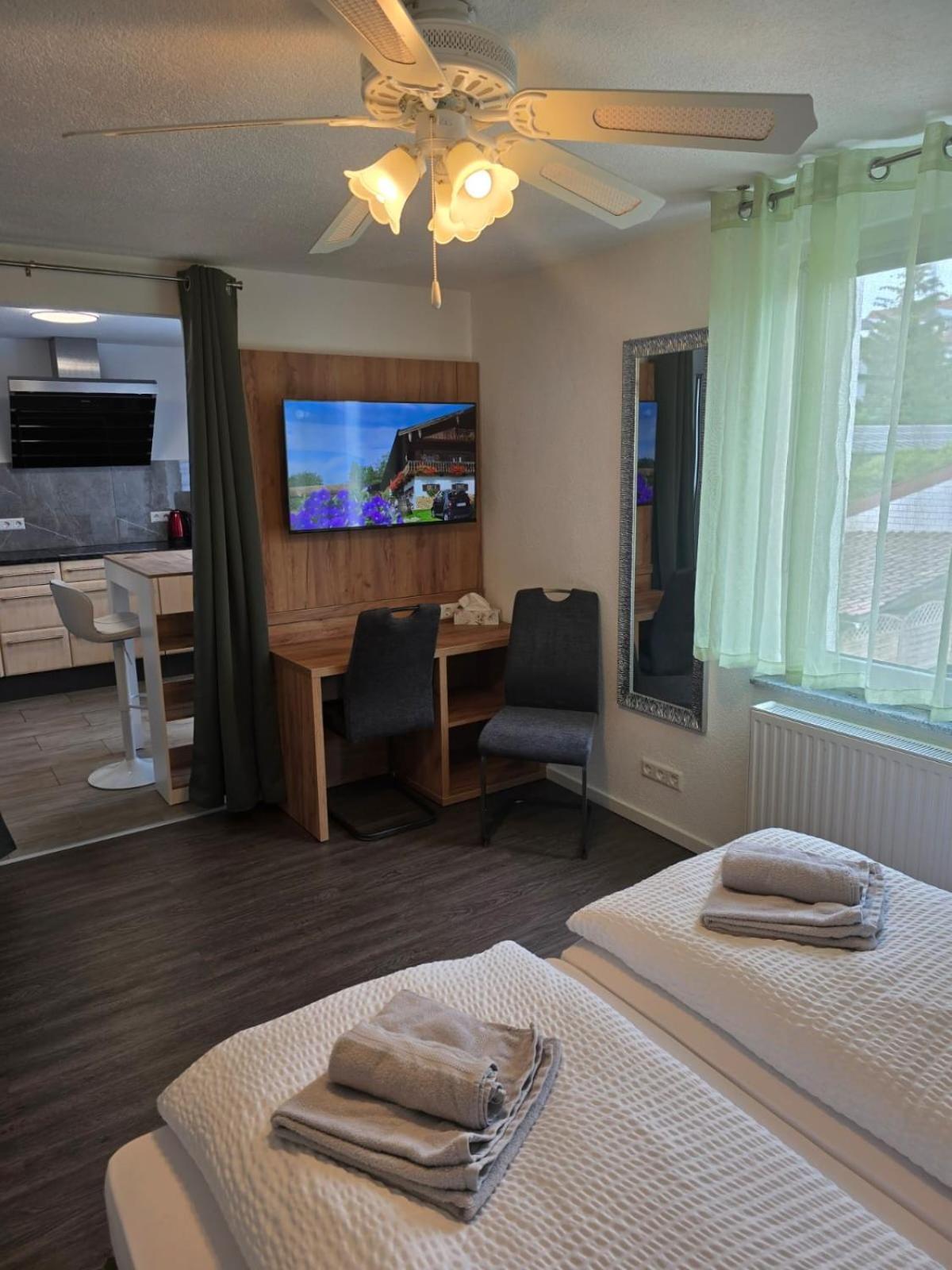 Bodensee Sunshine Zimmer & Apts. Ульдинген-Мюльхофен Экстерьер фото
