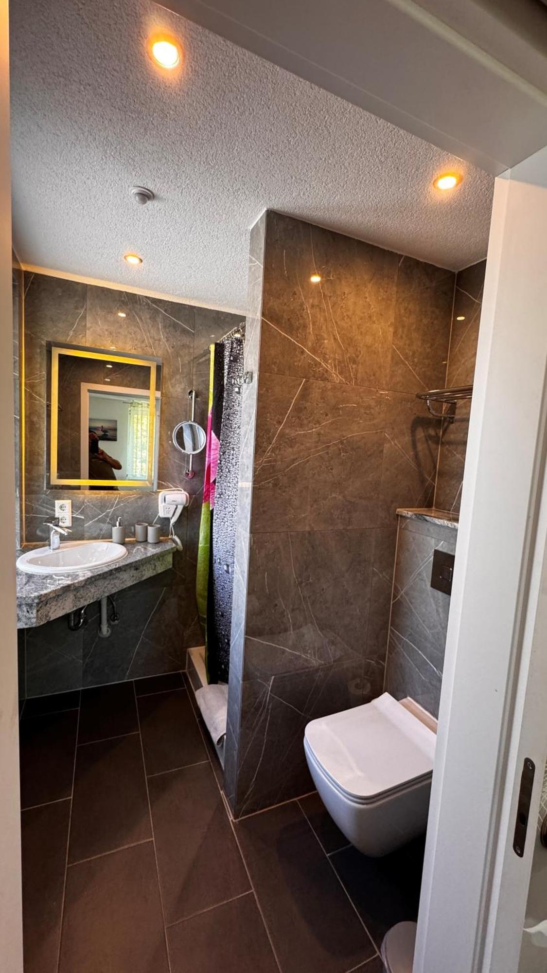 Bodensee Sunshine Zimmer & Apts. Ульдинген-Мюльхофен Экстерьер фото